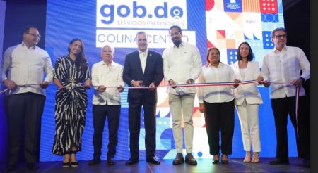 Presidente Abinader inaugura un Punto GOB en el municipio SDN