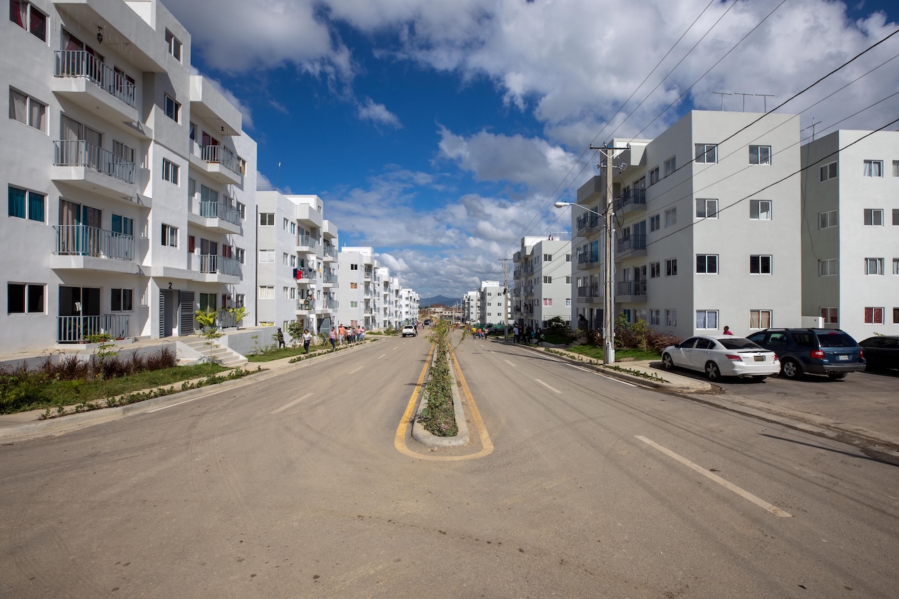 SANTIAGO: Presidente Abinader entrega 404 nuevos apartamentos imagen