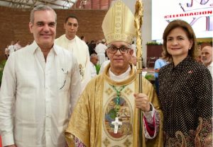 SANTIAGO: Abinader asiste a toma posesión nuevo Arzobispo