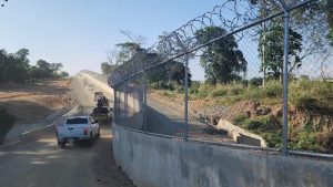 Autoridades militares y civiles RD chequean obra de muro fronterizo