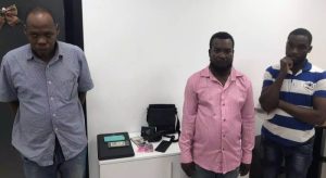 Apresan tres haitianos acusados de falsificar carnets migratorios