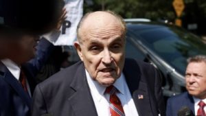 Condenan Rudy Giuliani a pagar 135 millones a dos funcionarias