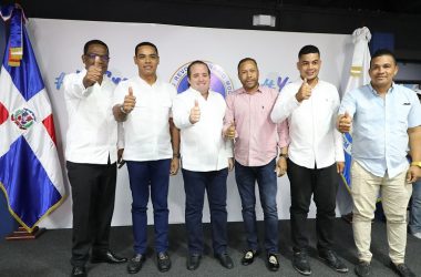 Diputado y Alcalde opositores  dejan el PLD y pasan al PRM