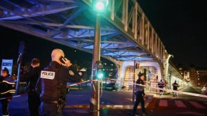 FRANCIA: Un muerto y herido en ataque cerca de la torre Eiffel