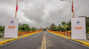 El Gobierno entrega puentes en 
zonas de Puerto Plata y La Vega