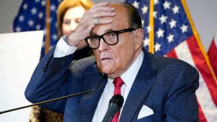 EEUU: Trump indulta a Giuliani y acusados revertir elecciones