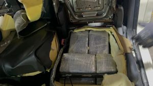 Ocupan 61 paquetes de cocaína en vehículo iría a P. Rico en Ferry