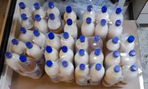 Ocupan 33 kilos cocaína liquida en botellas de sazón y leche