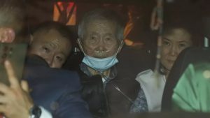PERU: Fujimori sale de prisión en medio controversia y expectación