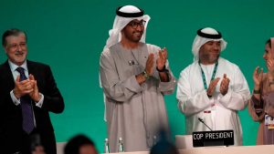 Cumbre Dubái cierra con pacto para omitir combustibles fósiles