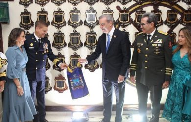 Presidente encabeza graduación de Promoción de Guardiamarinas