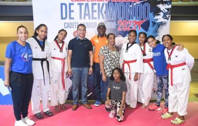 Monte Plata y Santiago dominan en superior certamen taekwondo