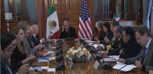 Delegaciones EU y México pactan hablar sobre migración en enero