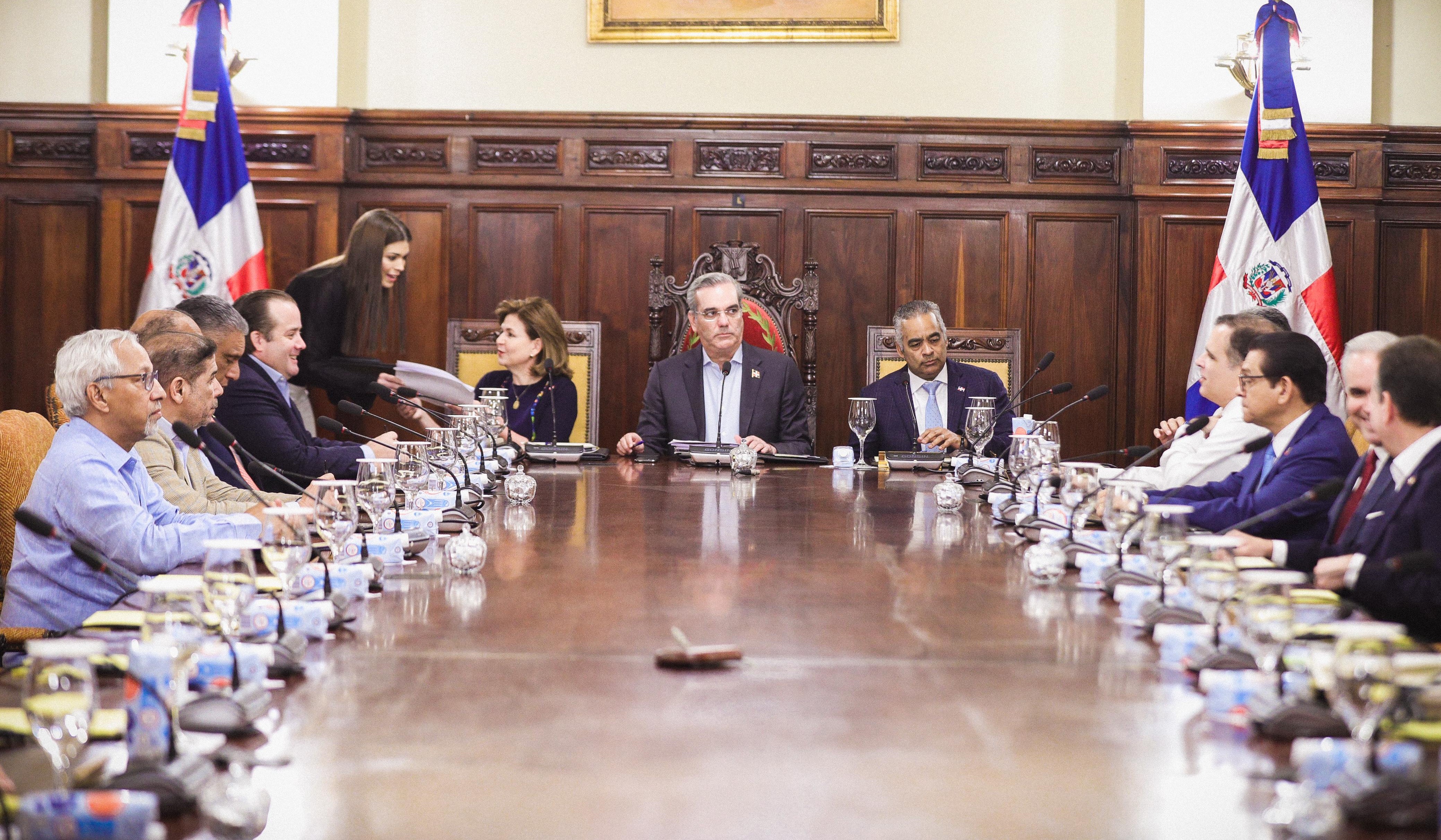 Presidente Abinader encabeza consejo de ministros y directores imagen