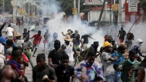 HAITÍ: Barricadas, disparos y revueltas en calles contra Henry