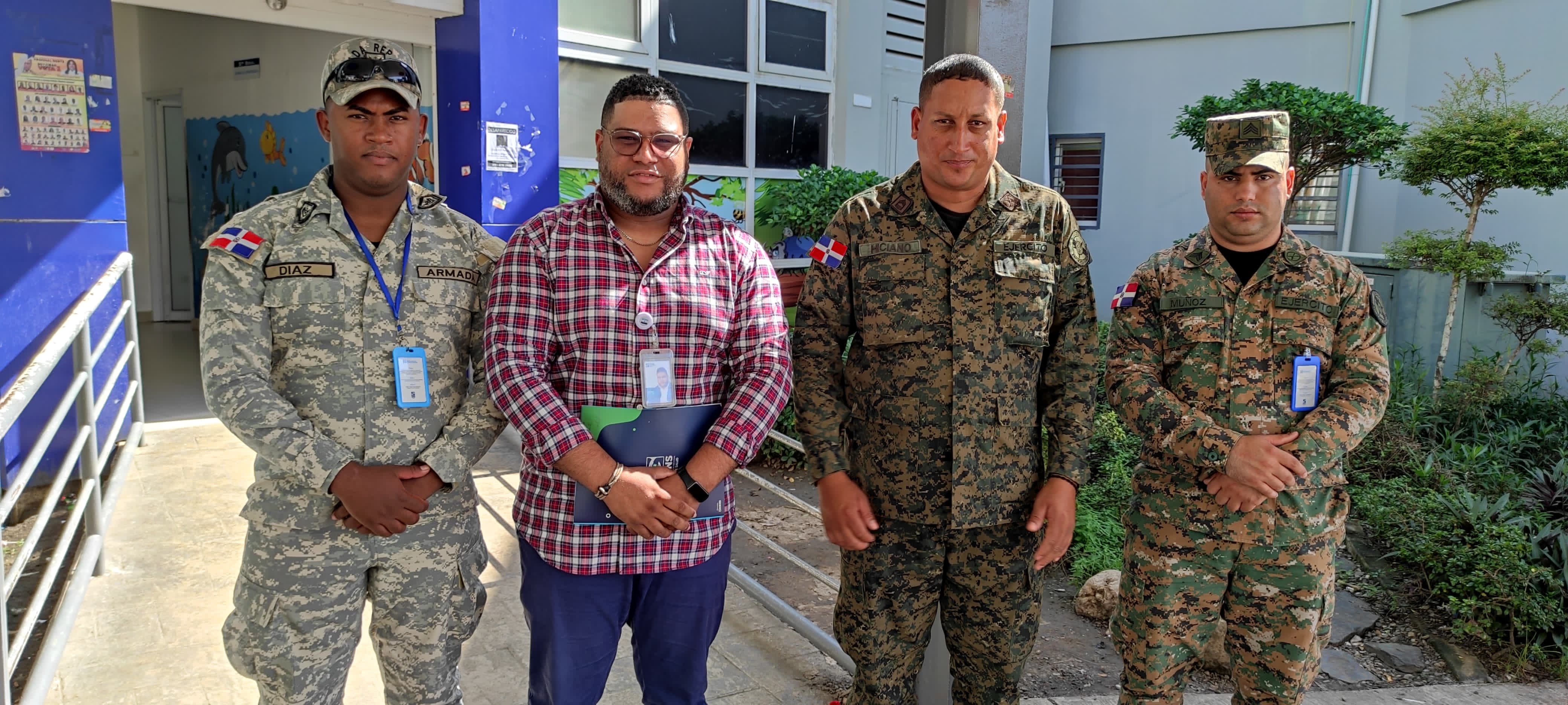 51 hospitales dominicanos tienen ya seguridad militar las 24 horas imagen