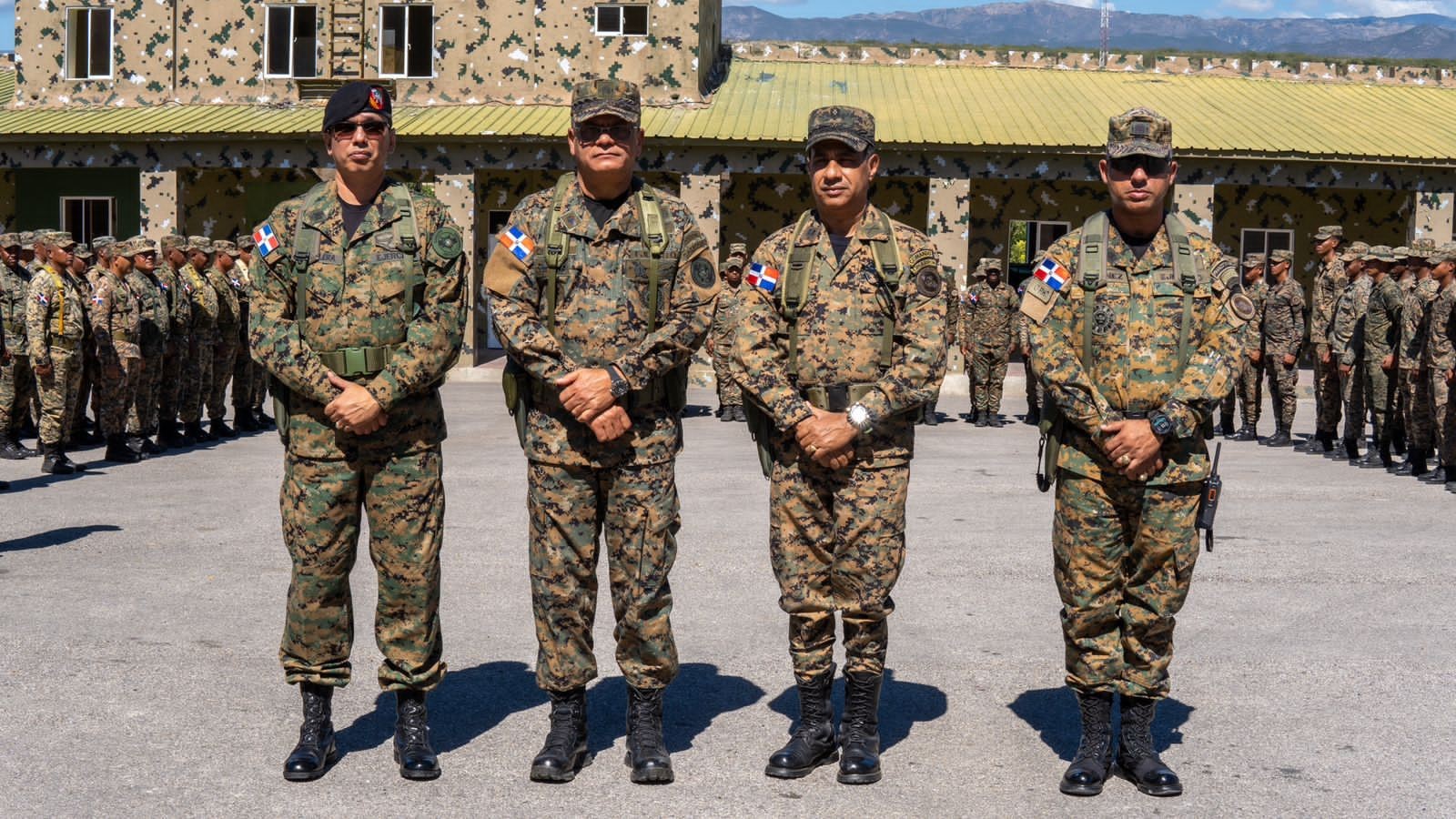 Comandante Ejército inspecciona dotaciones militares de frontera imagen