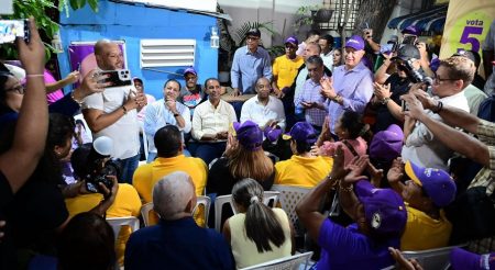 Candidatos PLD interactuaron con moradores barrios de SD