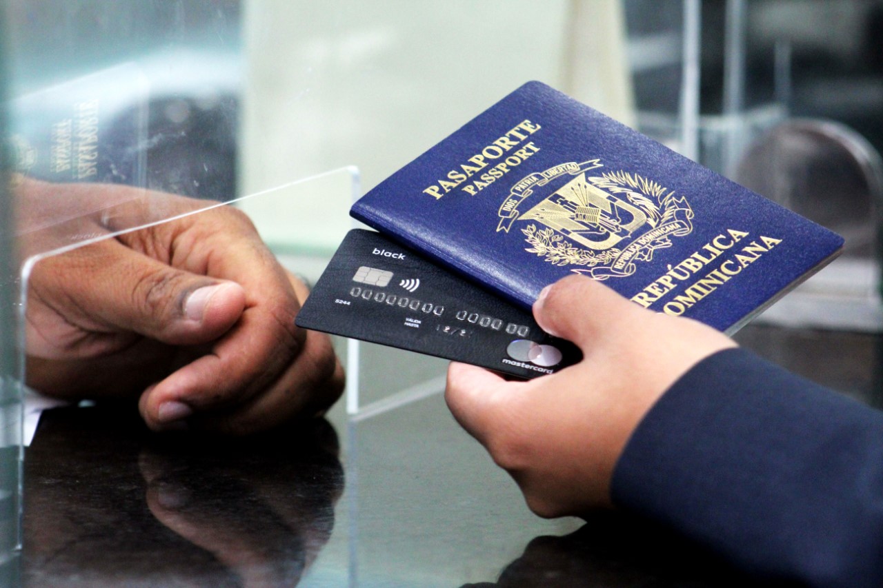 Pasaporte dominicano sube ocho puestos en ranking del Henley Passport