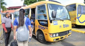 Otros 65 mil estudiantes tienen transporte Gran Santo Domingo