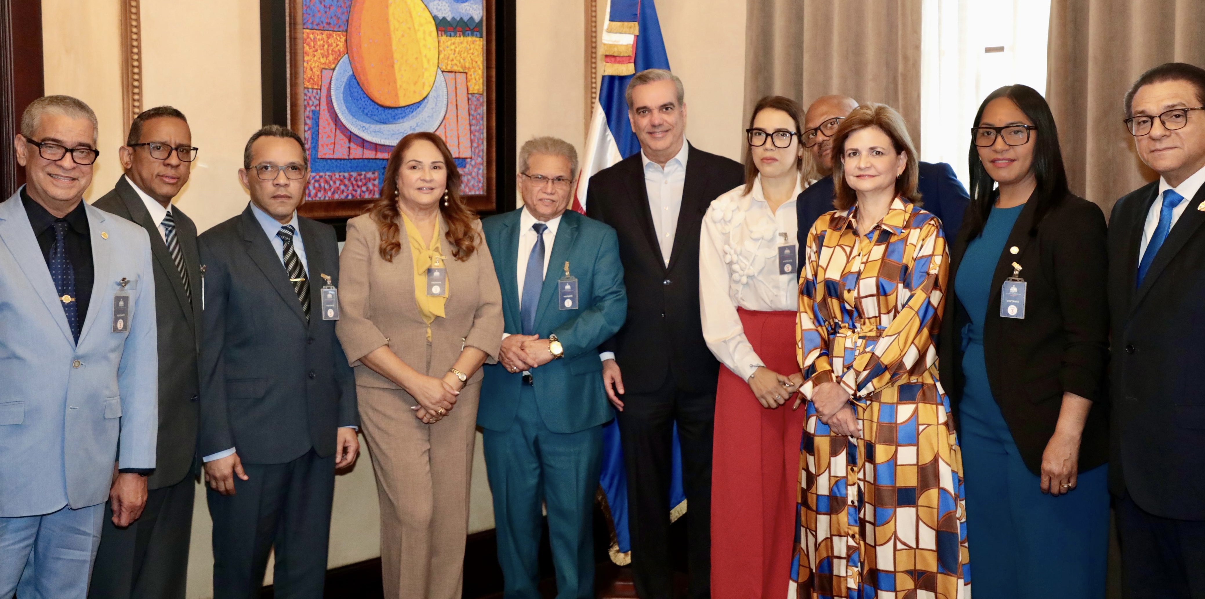 Presidente dominicano se reúne con directivos del Colegio Médico imagen