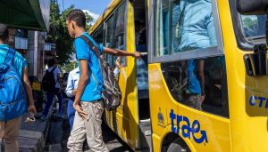 Transporte escolar gratuito llega a cuatro provincias del sur de la RD