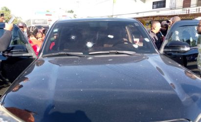 Nagua: Acribillan tres personas que se desplazaban en una yipeta