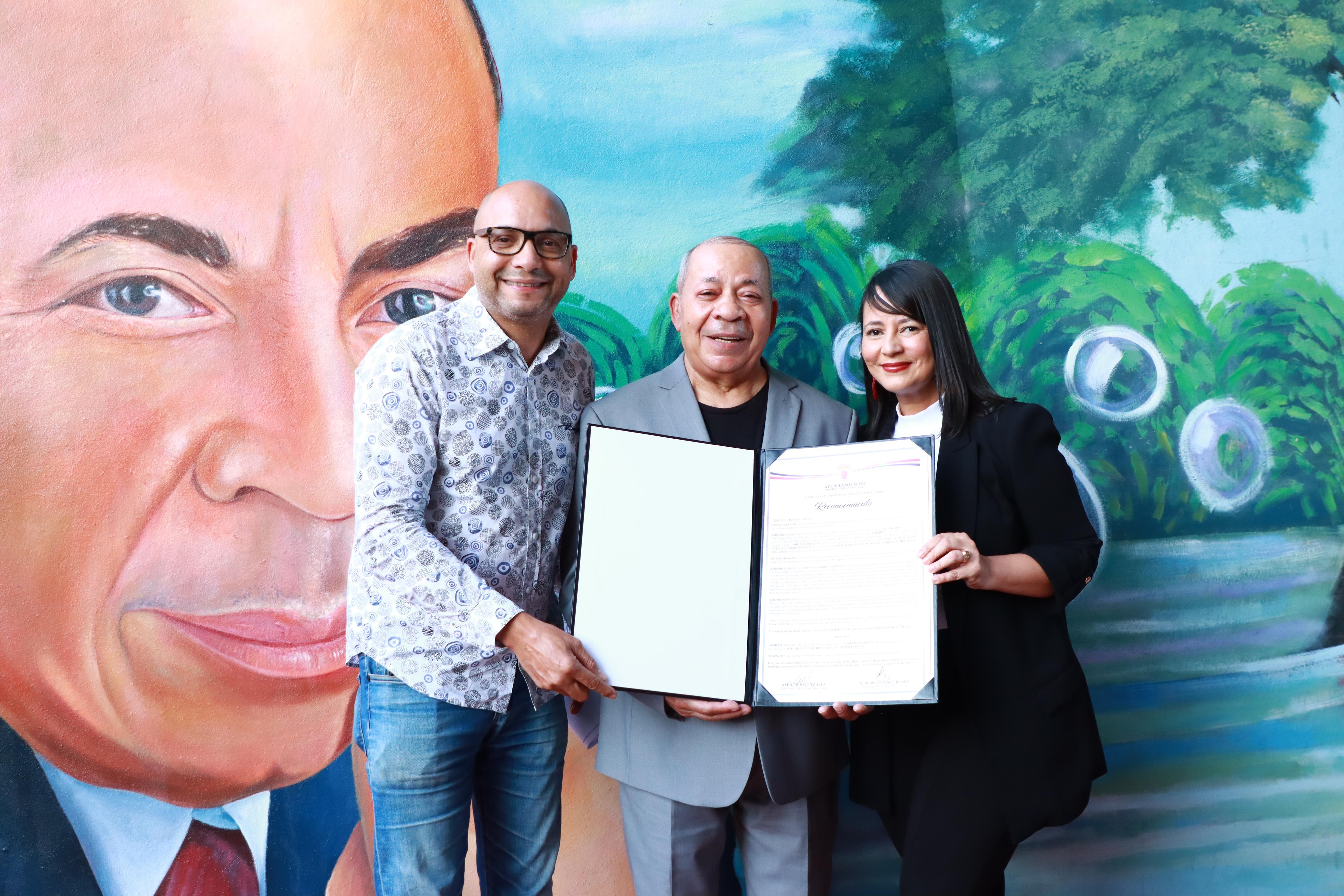 SANTIAGO: Rinden homenaje al
popular bolerista Camboy Estévez imagen