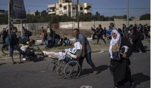 Heridas 10 personas, tiroteadas cuando esperaban ayuda en Gaza