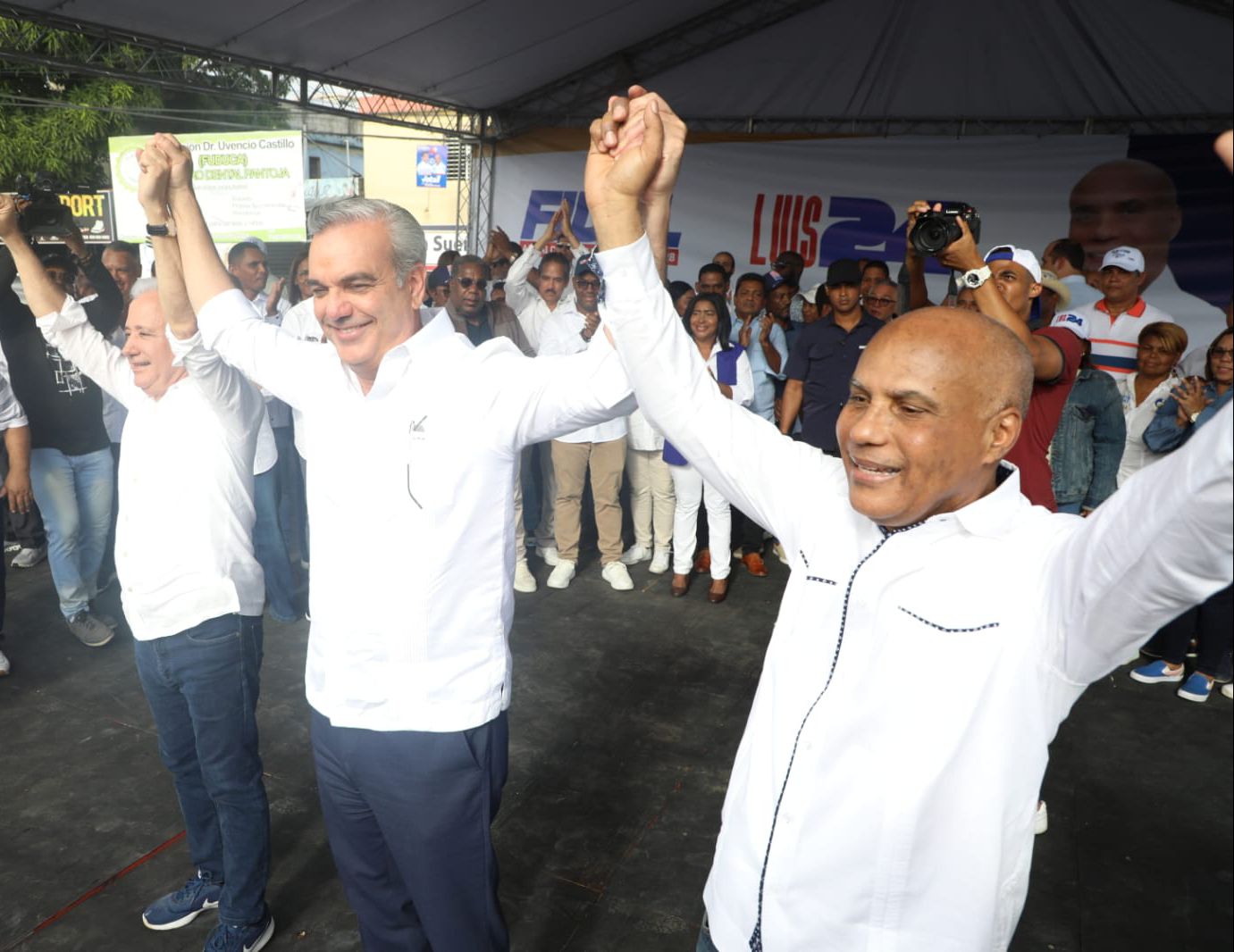 Abinader cree se reduce más el respaldo población a opositores imagen