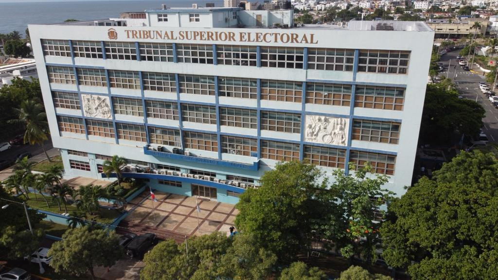Solicitan a TSE medida extrema urgencia contra resolución JCE imagen