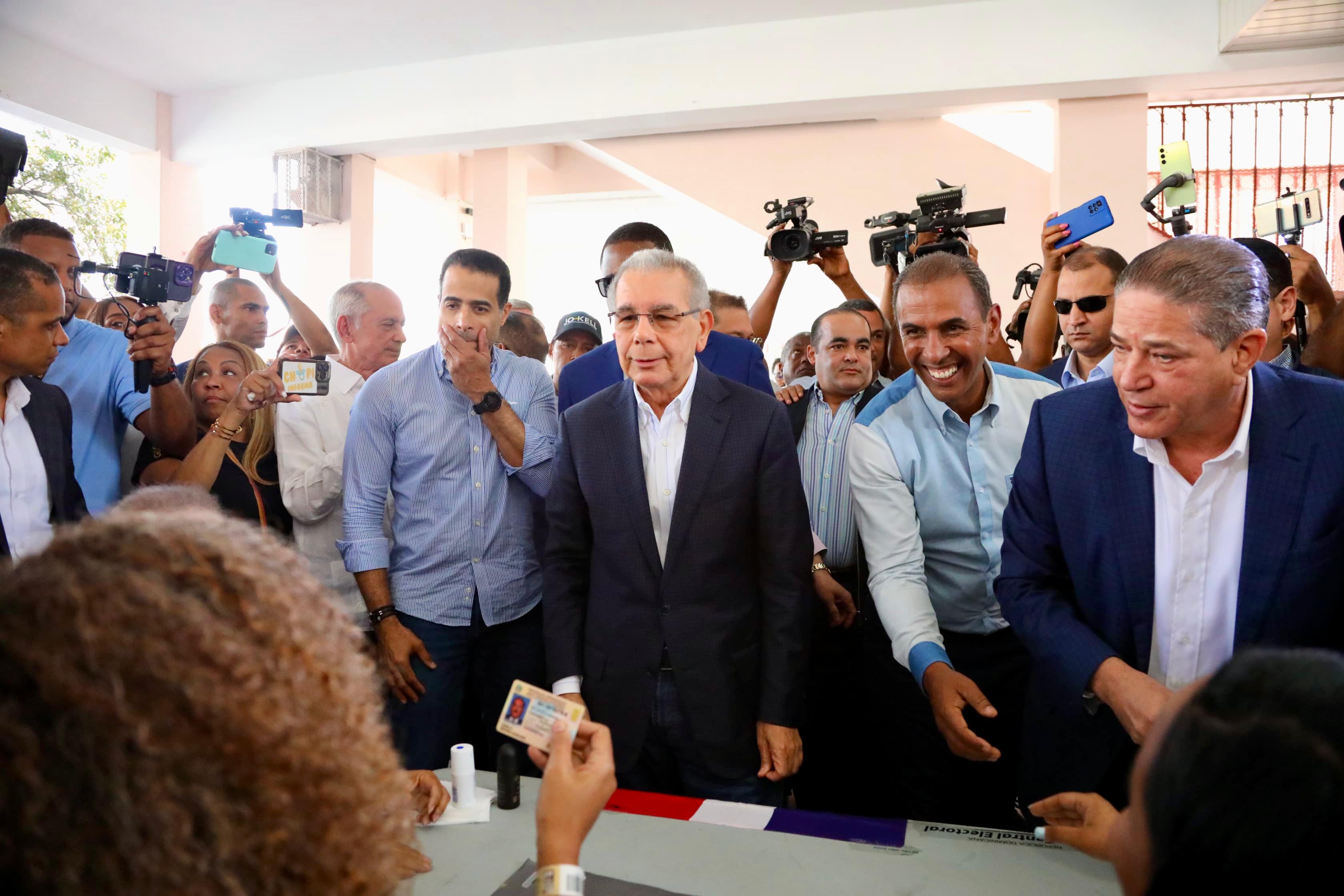 Danilo dijo se impondría en la RD la «vergüenza contra dinero» imagen