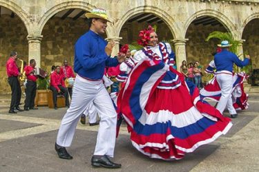 Celebran Día Nacional del Folclore con música típica en Parque Colón