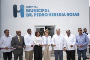 Vicepresidenta inaugura obras de salud en Monte Plata y Arenoso