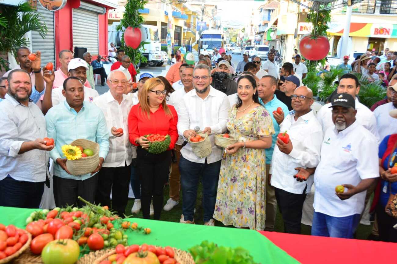 Inauguran Segundo Festival del Tomate Azua 2024