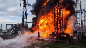 EU pide cese ataques a refinerías rusas por temor alza petróleo