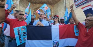 Carlos Peña en contra campos  de refugiados haitianos en la RD