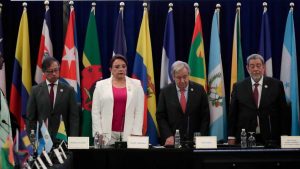 Jefe ONU alaba esfuerzos de paz en Colombia y clama por Haití