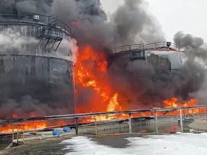 Ucrania ataca varias refinerías de petróleo en el territorio de Rusia