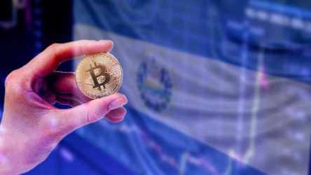 Bitcoin pulveriza a críticos en El Salvador, como segunda moneda