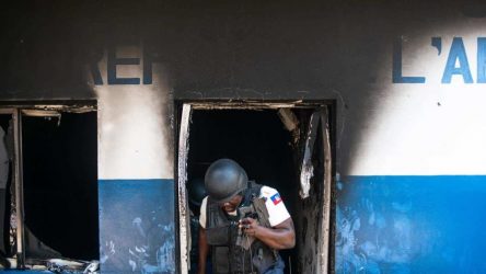 Haití: Pandillas queman otro puesto de policía; crece violencia
