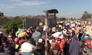 Cientos haitianos se abastecieron este domingo en ciudad Dajabón