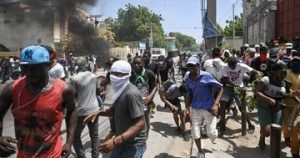 Bandas criminales  protagonizan intensos tiroteos en capital Haití