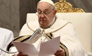 Papa Francisco pide a sacerdotes liberarse egoísmos y ambiciones