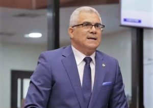 Senador de Ocoa renuncia a la Fuerza del Pueblo y va al PRM