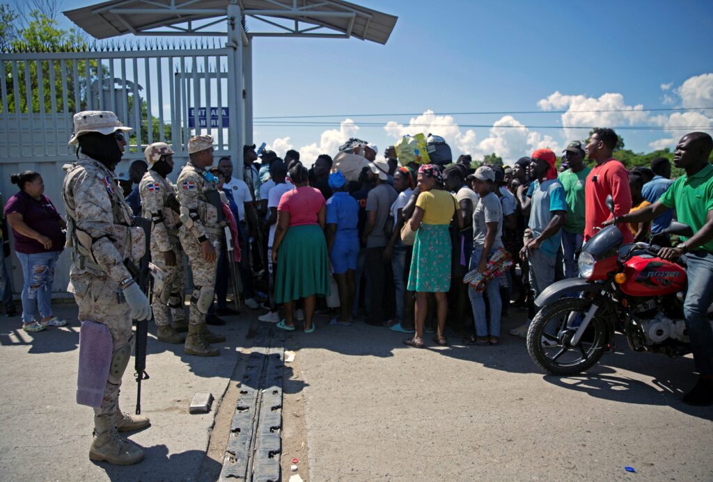 Mercado fronterizo RD, solución de los haitianos para abastecerse imagen