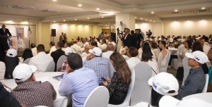 Más de 200 líderes religiosos respaldan reelección de Abinader
