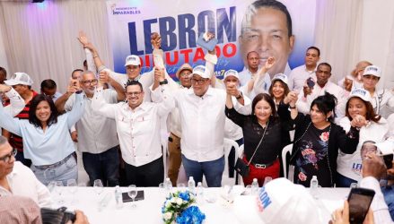 Lebron anuncia candidatura a diputado por Santo Domingo