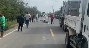 Tres muertos en un choque entre camión y autobús en Montecristi