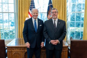 EEUU: Biden y Harris abordan con Arévalo la crisis migratoria en AC